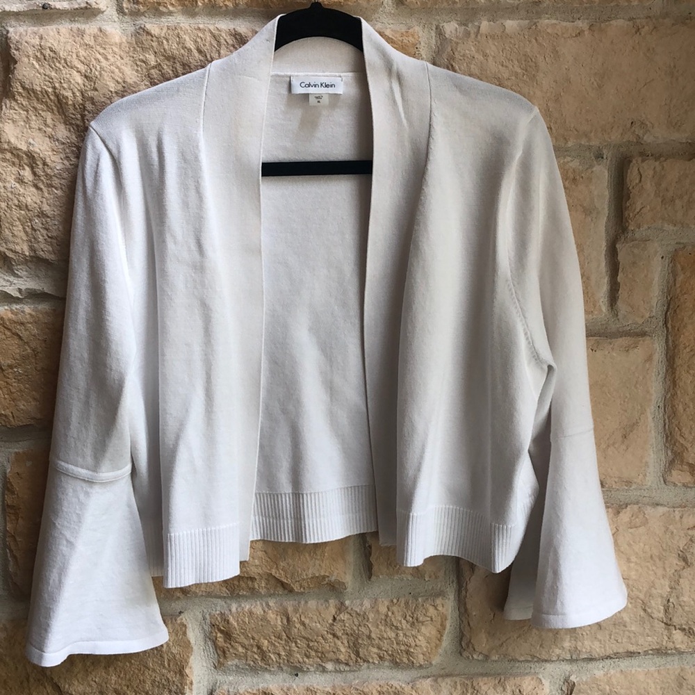 🌸 NWOT Calvin Klein white shrug